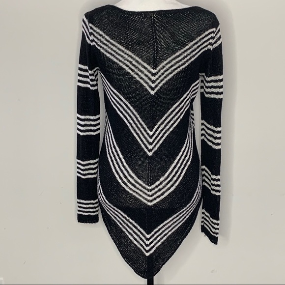 Black and white sweater top - Picture 2 of 3